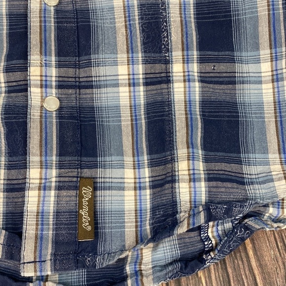 Wrangler Blue Plaid Button Down Shirt- Size Medium - Picture 7 of 15